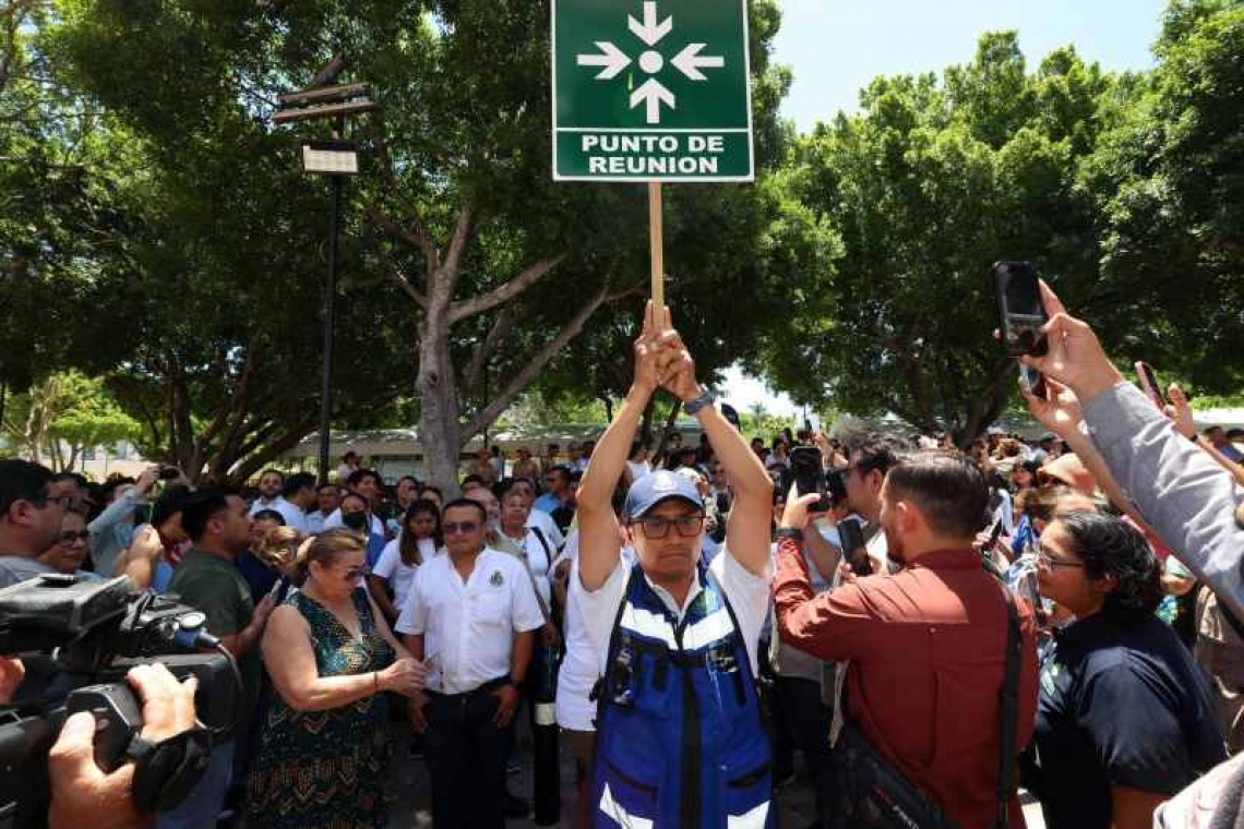 Más de 2,700 personas evacuadas en el Centro Histórico de Merida debido al Primer Simulacro Nacional 2026.