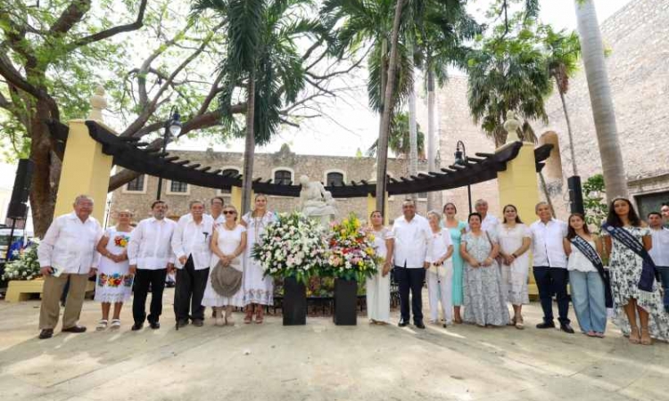 HOMENAJE EN EL MONUMENTOA LA MADRE PARA CELEBRAR EL 10 DE MAYO