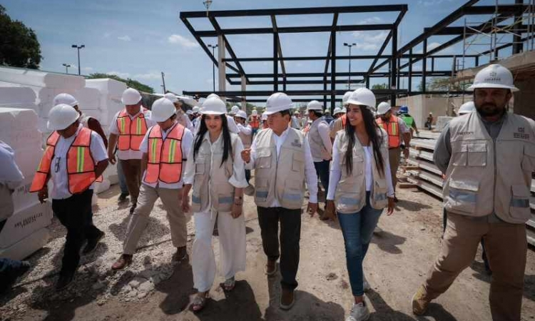 AVANZA CONSTRUCCION DEL CENTRO RENACIMIENTO KA'SIJIL EN IZAMAL