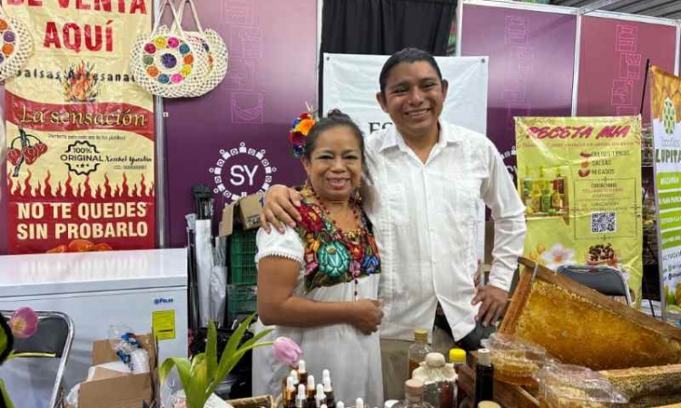 LA MIEL MAYA BRILLA EN LA SEMANA DE YUCATAN EN MEXICO