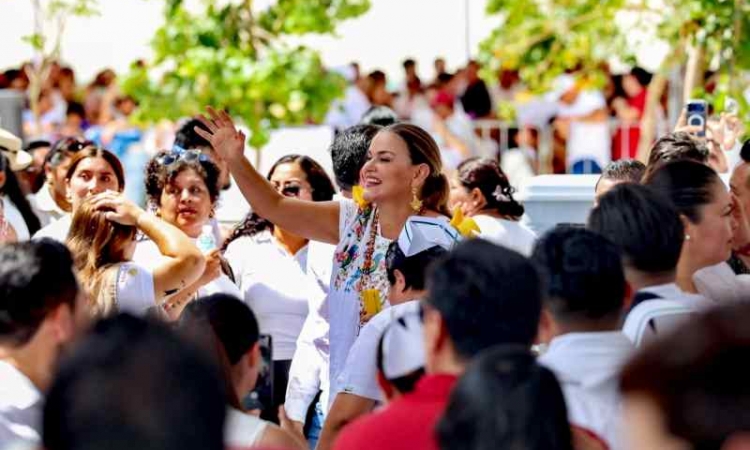 LA PRESIDENTA MUNICIPAL DE MERIDA ACUDE A LA INAGURACION DEL HOSPITAL GENERAL DR. AGUSTIN H'ORAN