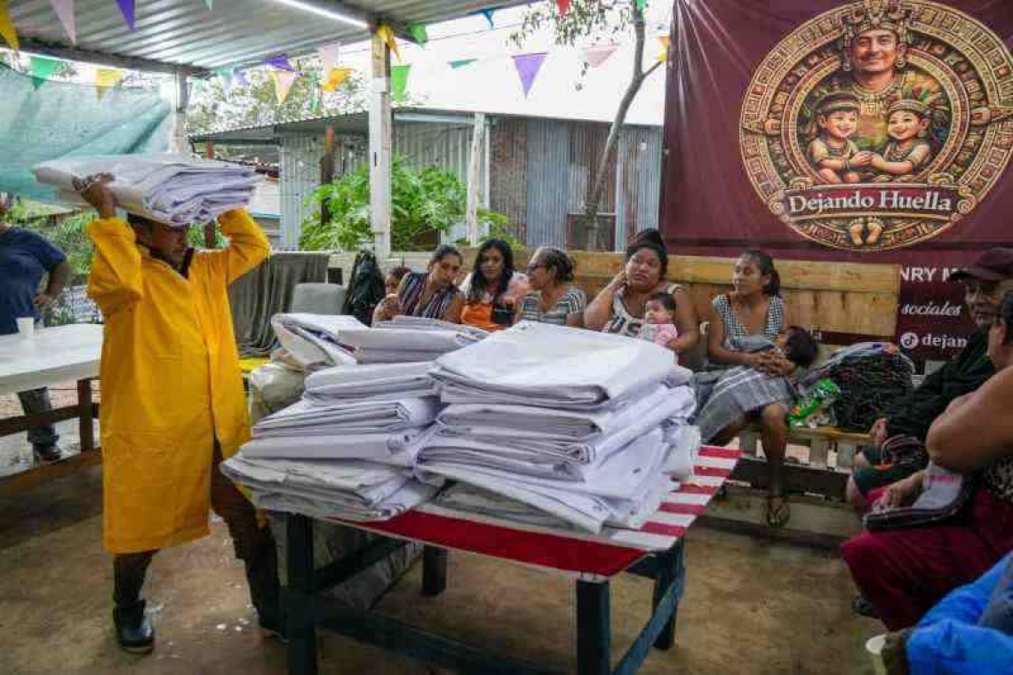 DIF YUCATAN MANTIENE ATENCION PERMANENTE A FAMILIAS AFECTADAS POR LLUVIAS EN EL SUR DE MERIDA.