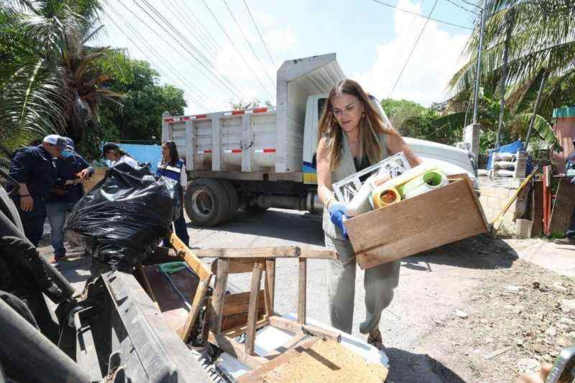 CECILIA PATRON LAVIADA ANUNCIA 