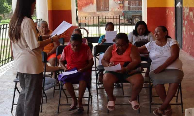 DIF YUCATÁN CAPACITA A GRUPOS COMUNITARIOS EN PRODUCCIÓN Y CONSUMO DE ALIMENTOS SALUDABLES.